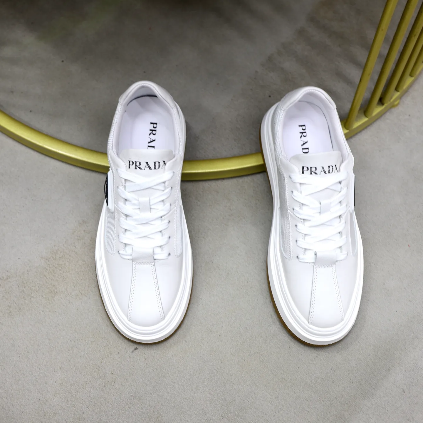 Ex-factory price: 440💰🙅‍♂️🙅‍♂️🙅‍♂️ Brand: PRADA Standard code: 38–44 (45 can be customized) Grade: Same as the official website Material: Original cowhide fabric Comfortable pigskin lining Lightweight wear-resistant outsole Style category: Men's fashionable casual shoes and boots Running sports shoes Distinguished luxury brand elements Top luxury Color: actual picture color